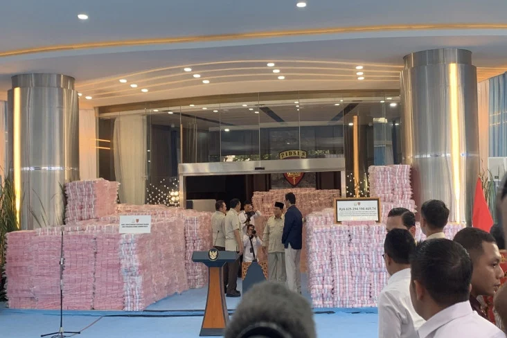 tiba-di-kejagung-prabowo-saksikan-penyerahan-rp66-triliun-hasil-penyelamatan-kawasan-hutan-rbl